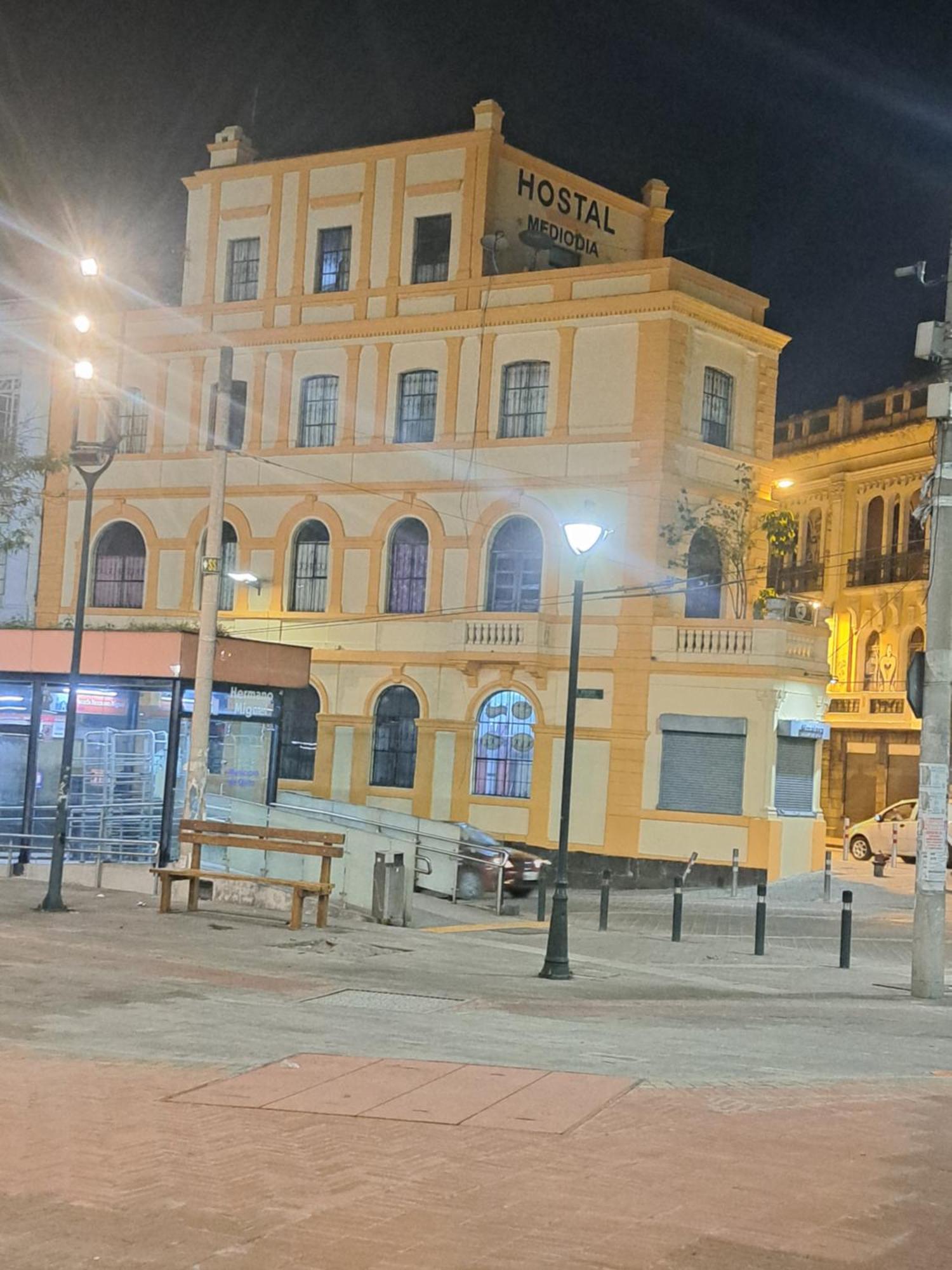 Hostal Mediodia Quito Exterior foto
